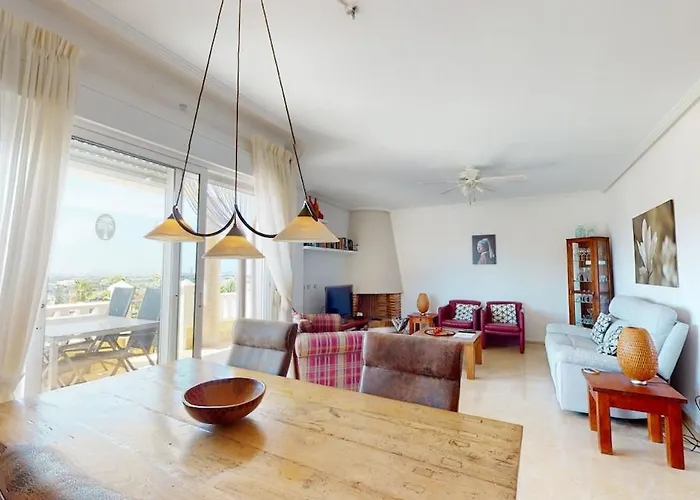 Immaculate With Sea Views! Casa vacanze