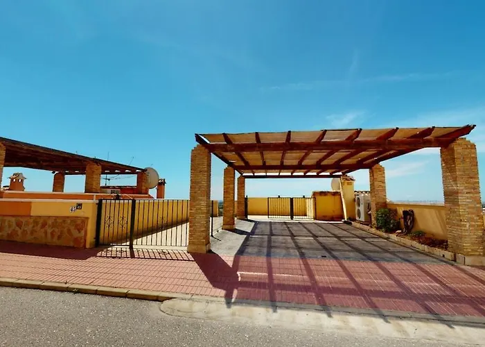 Immaculate With Sea Views! Casa vacanze
