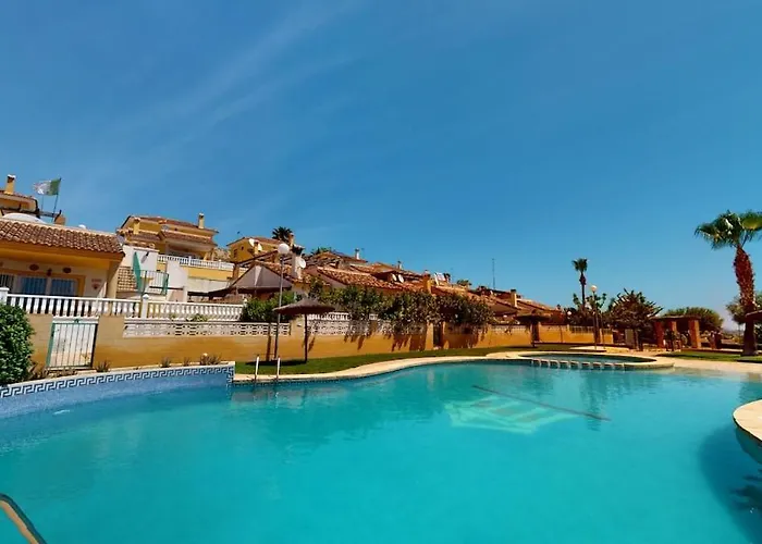 Immaculate With Sea Views! Casa vacanze *