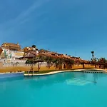 Immaculate With Sea Views! Ferienhaus *