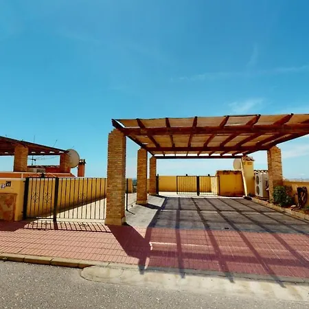 Immaculate With Sea Views! Ferienhaus
